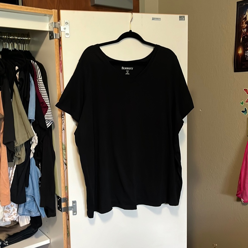 5/25🔥 Plus size black vneck tee
